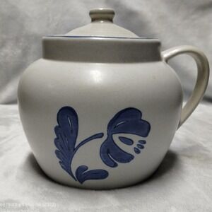 Pfaltzgraff Yorktowne Bean Pot Crock w Lid Blue Floral USA Stoneware